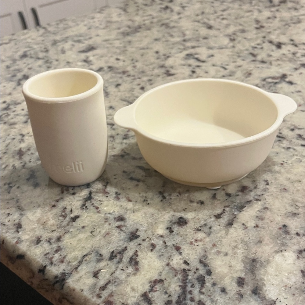 Silicone Suction Bowl & Cup Set in Cream -